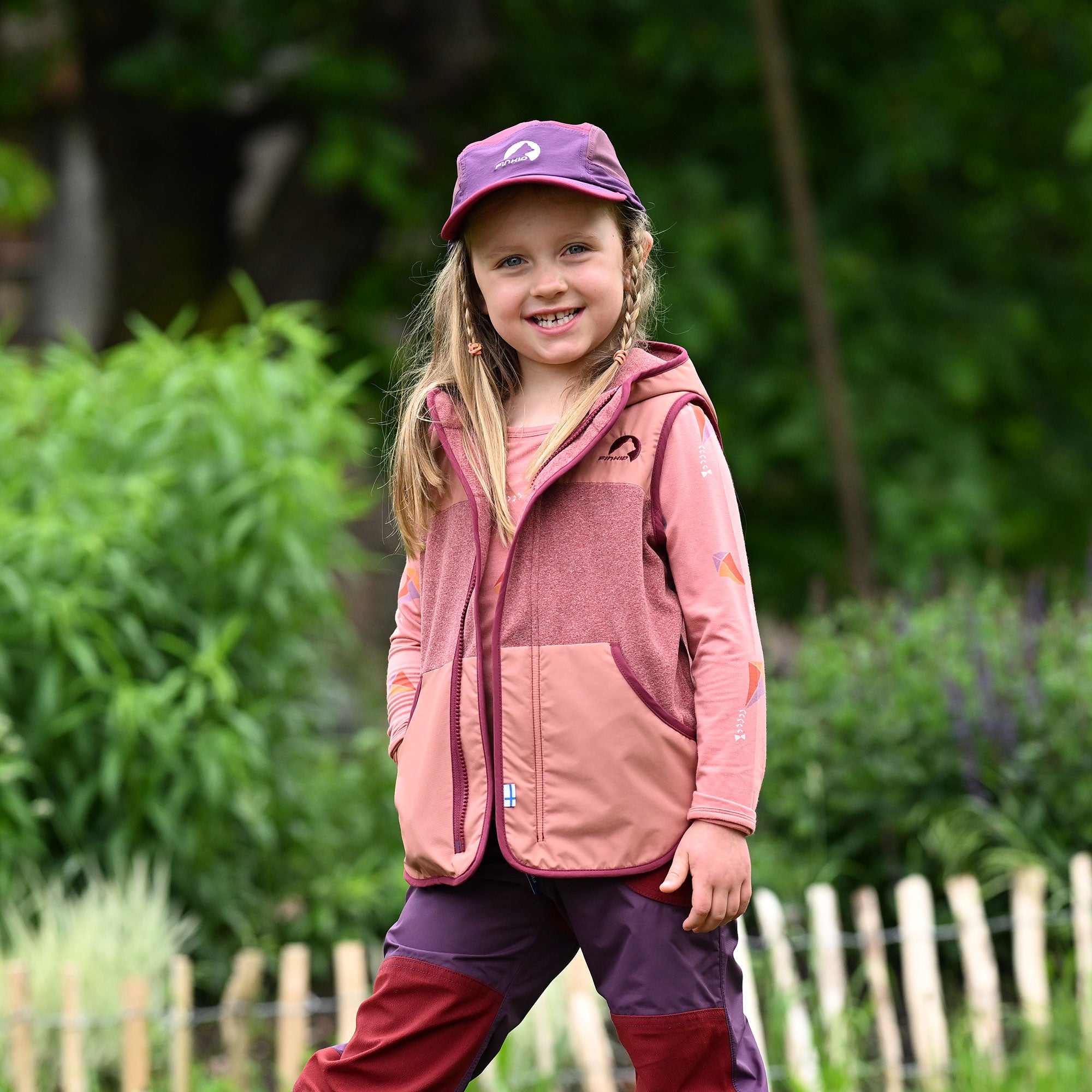 finkid-onni-knit-kinder-strickfleece-weste-zip-in-mit-zwergenkapuze image 6