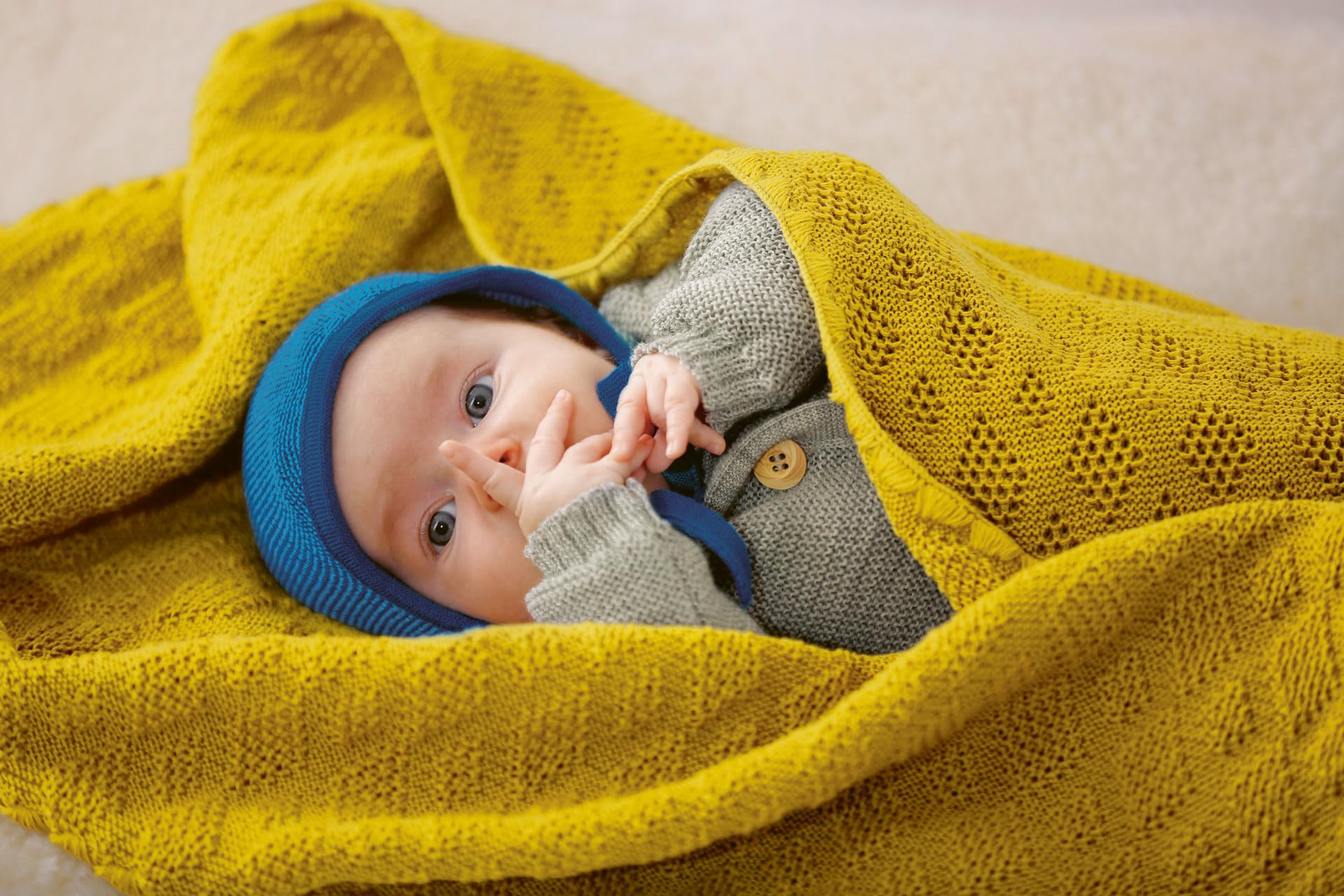 disana-woll-babydecke-100-bio-merinowolle-ajourmuster-natur image 2