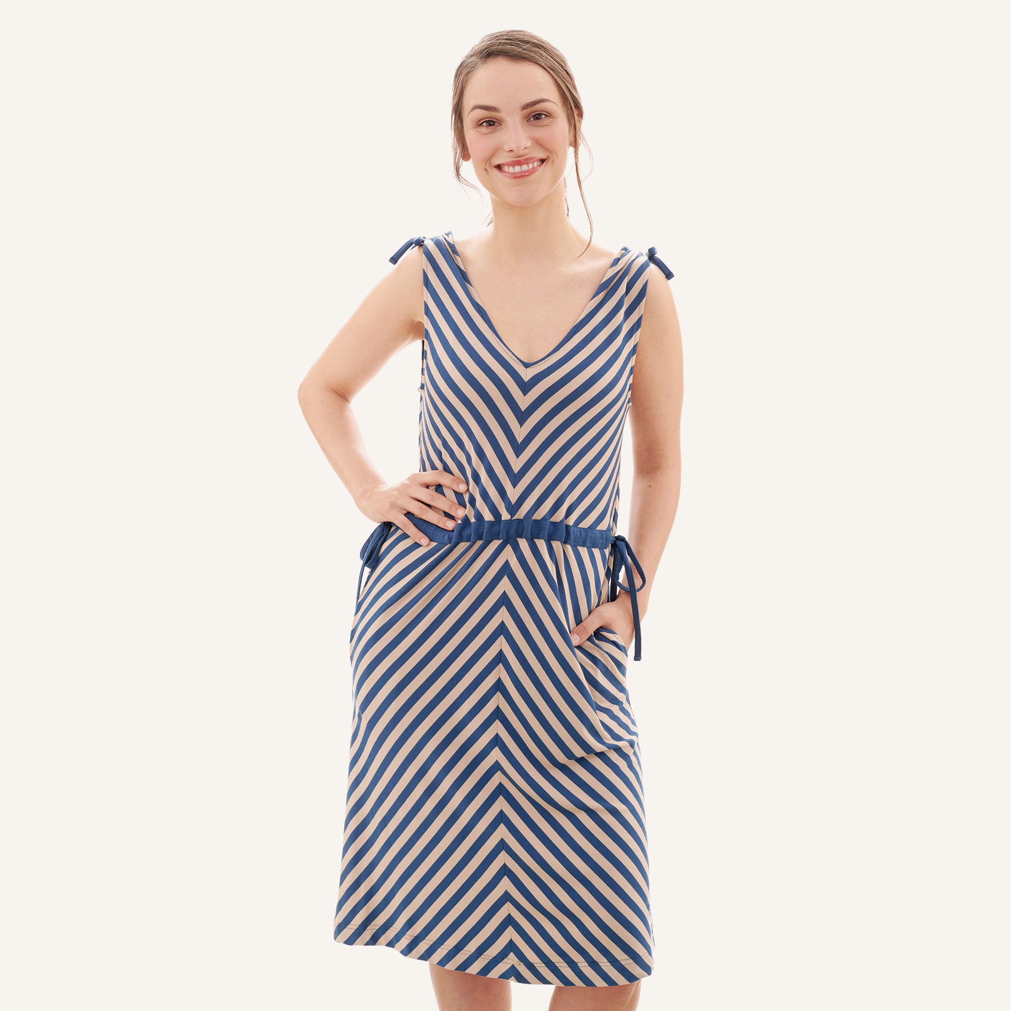 finkid-solmu-gestreiftes-sommerkleid-aus-bambusjersey-kinder image 2