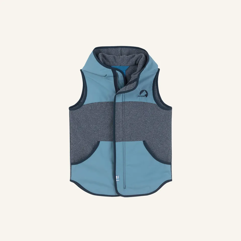 finkid-onni-knit-kinder-strickfleece-weste-zip-in-mit-zwergenkapuze image 1
